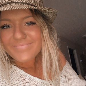 Meet your Posher, Abby